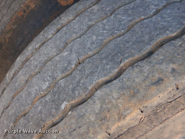 image for item JS9665 1996 International 9400 GLR  dump truck