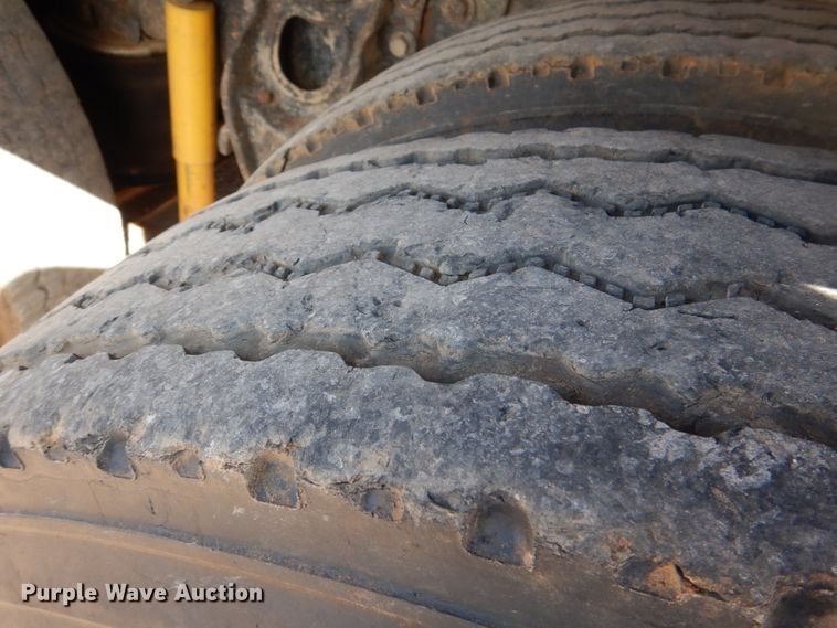 image for item JS9665 1996 International 9400 GLR  dump truck