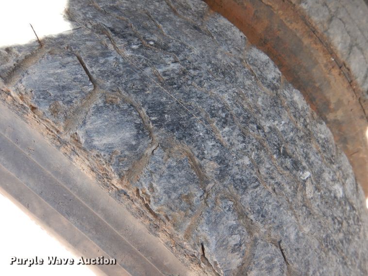 image for item JS9665 1996 International 9400 GLR  dump truck