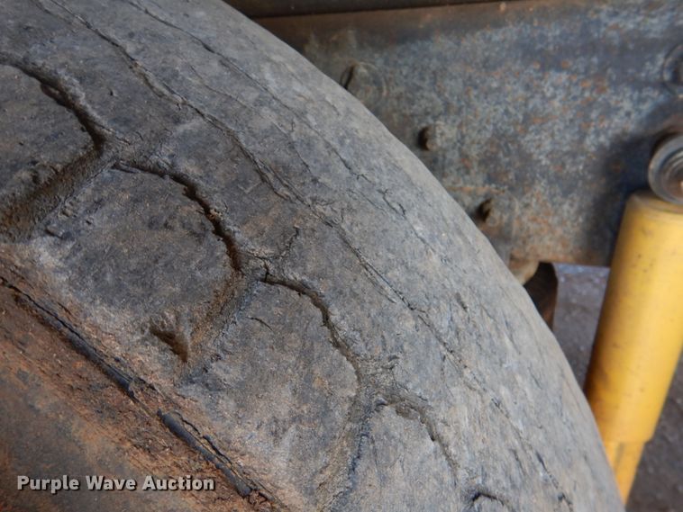 image for item JS9665 1996 International 9400 GLR  dump truck