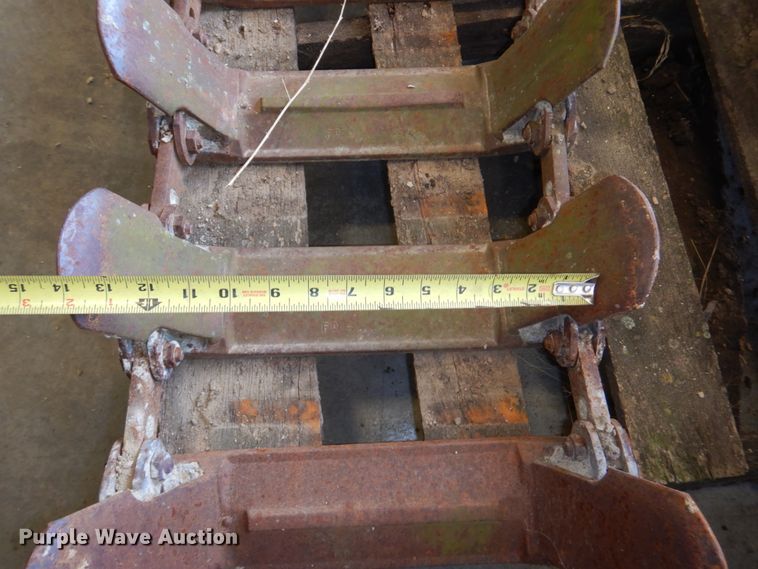 image for item JY9257 Loegering over the tire skid steer tracks