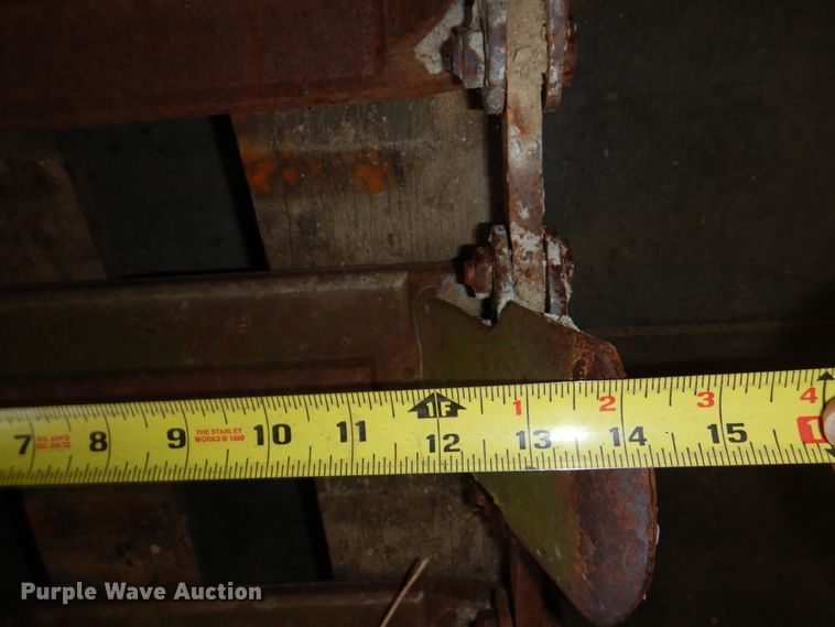 image for item JY9257 Loegering over the tire skid steer tracks