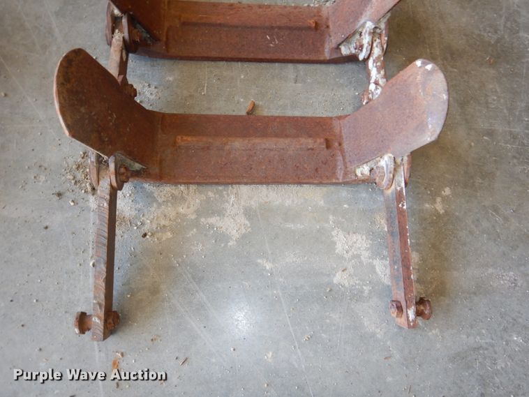 image for item JY9257 Loegering over the tire skid steer tracks