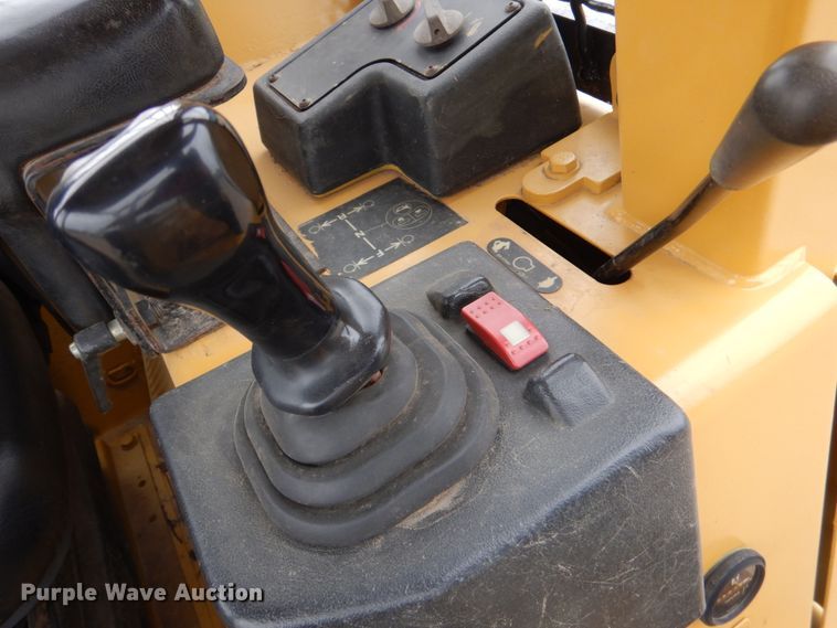 image for item KP9263 2006 Caterpillar D4G XL  dozer