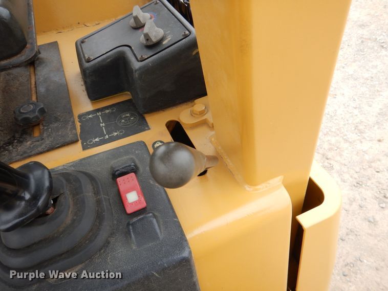 image for item KP9263 2006 Caterpillar D4G XL  dozer