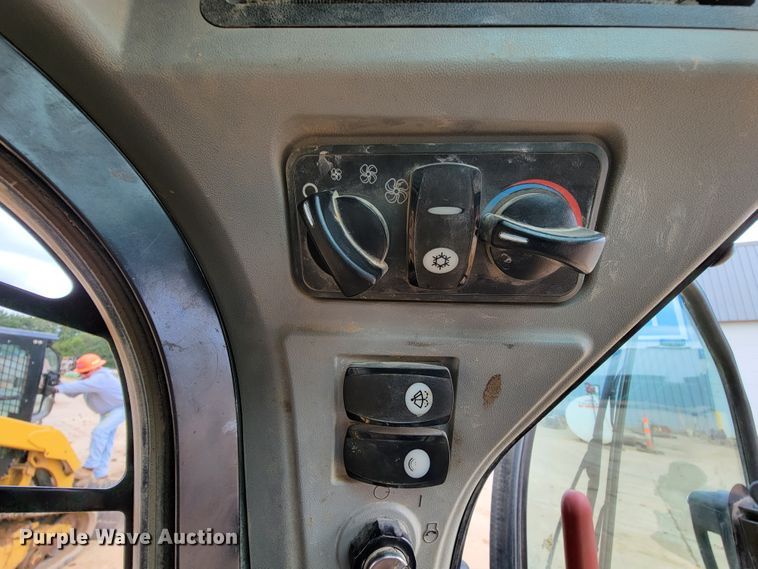 image for item KQ9253 2014 Caterpillar 299D  tracked skid steer loader