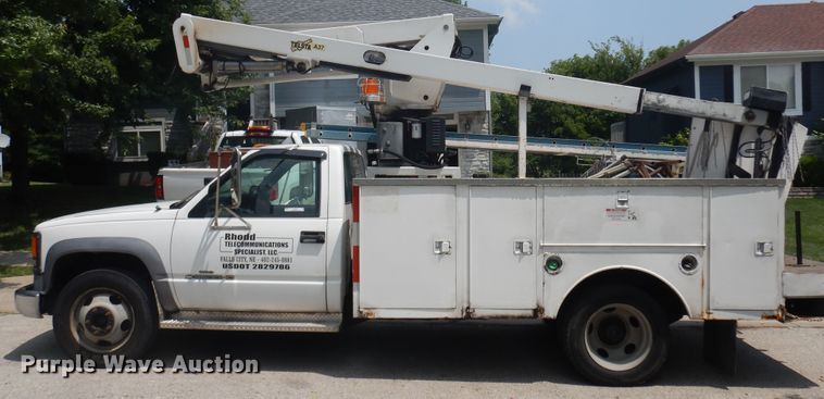 image for item KU9396 2001 Chevrolet Silverado 3500HD  bucket truck