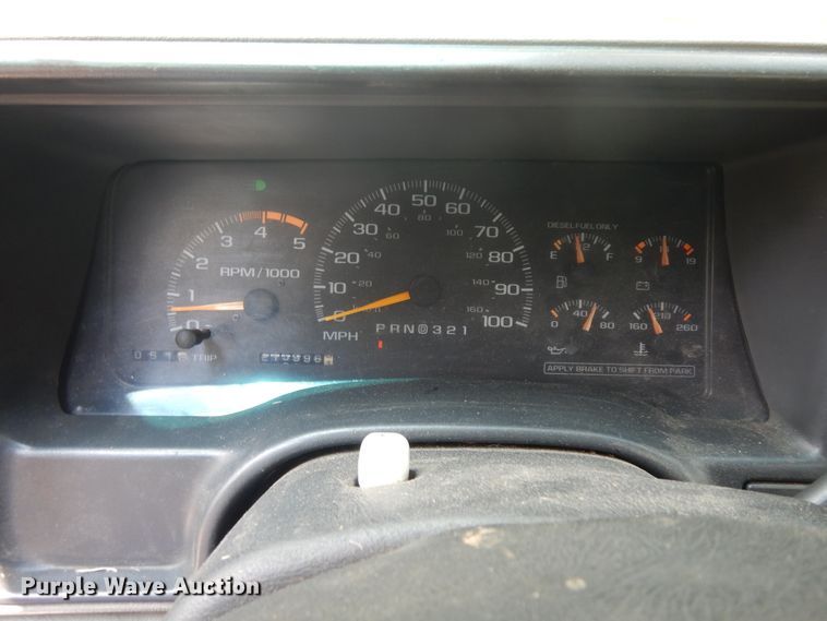 image for item KU9396 2001 Chevrolet Silverado 3500HD  bucket truck