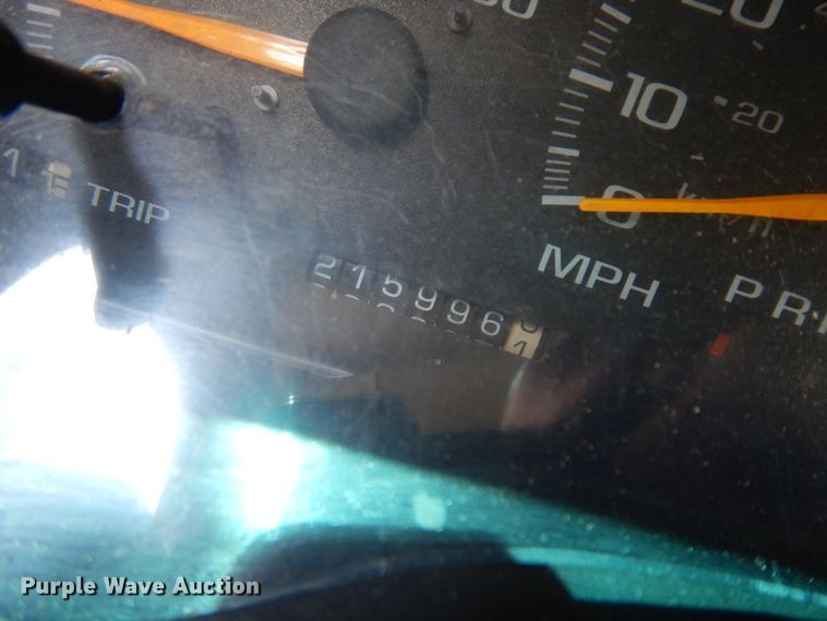 image for item KU9396 2001 Chevrolet Silverado 3500HD  bucket truck