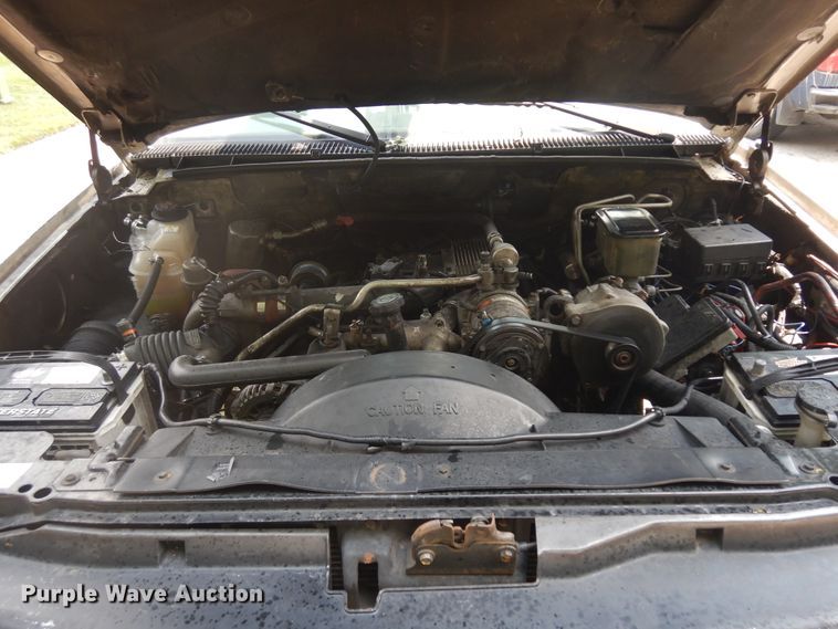 image for item KU9396 2001 Chevrolet Silverado 3500HD  bucket truck