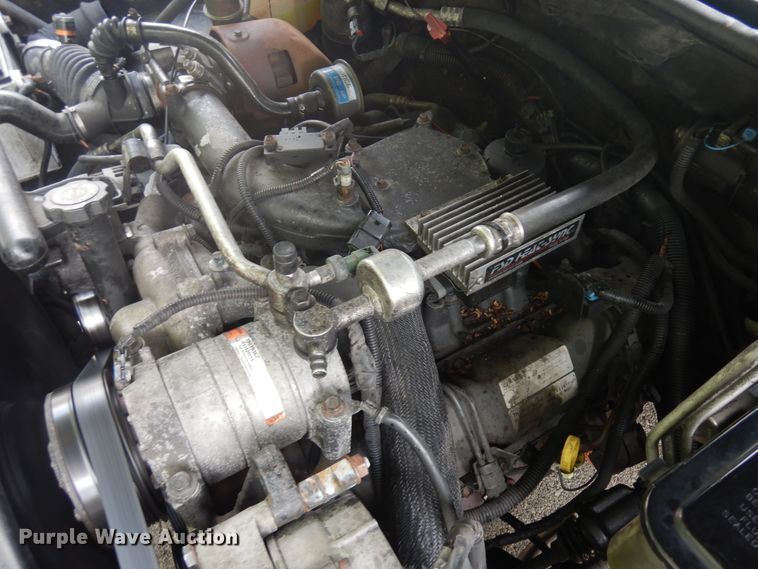 image for item KU9396 2001 Chevrolet Silverado 3500HD  bucket truck