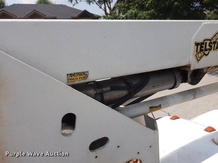 image for item KU9396 2001 Chevrolet Silverado 3500HD  bucket truck