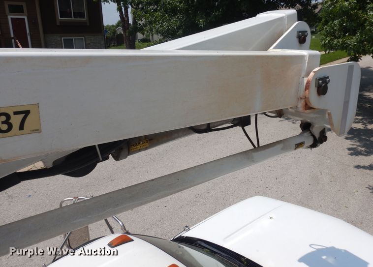 image for item KU9396 2001 Chevrolet Silverado 3500HD  bucket truck