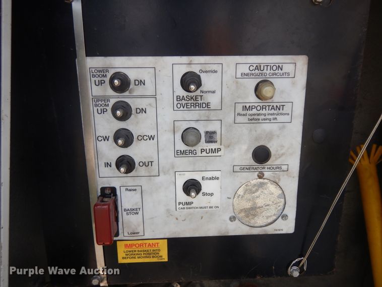 image for item KU9396 2001 Chevrolet Silverado 3500HD  bucket truck