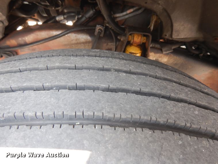 image for item KU9396 2001 Chevrolet Silverado 3500HD  bucket truck