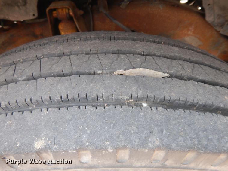 image for item KU9396 2001 Chevrolet Silverado 3500HD  bucket truck