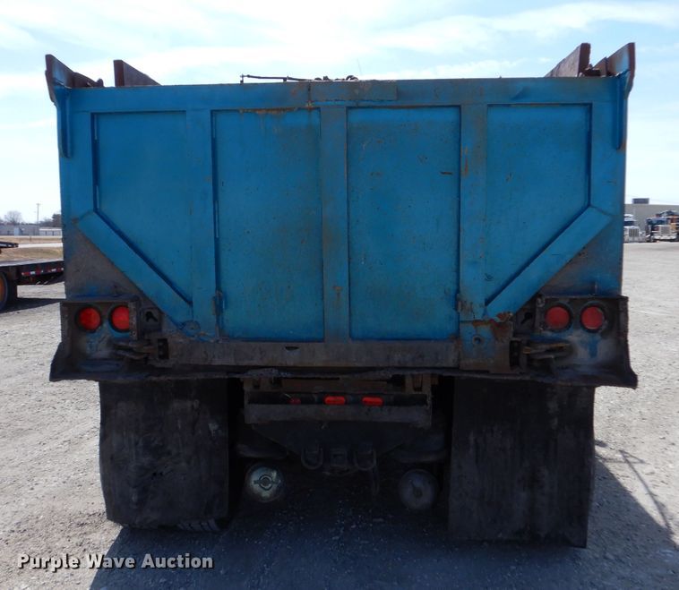 image for item LJ9823 1994 Kenworth T800  dump truck