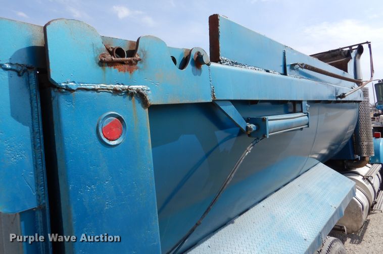 image for item LJ9823 1994 Kenworth T800  dump truck