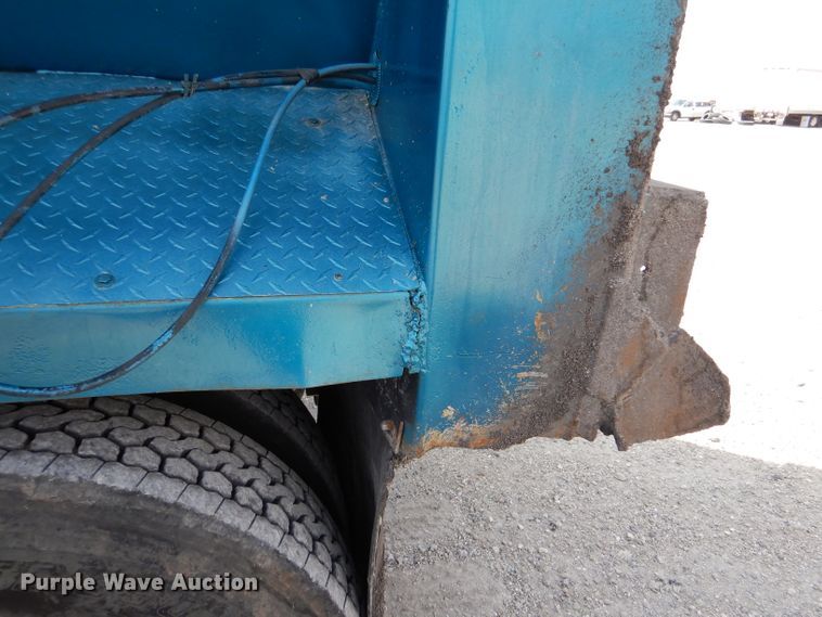 image for item LJ9823 1994 Kenworth T800  dump truck