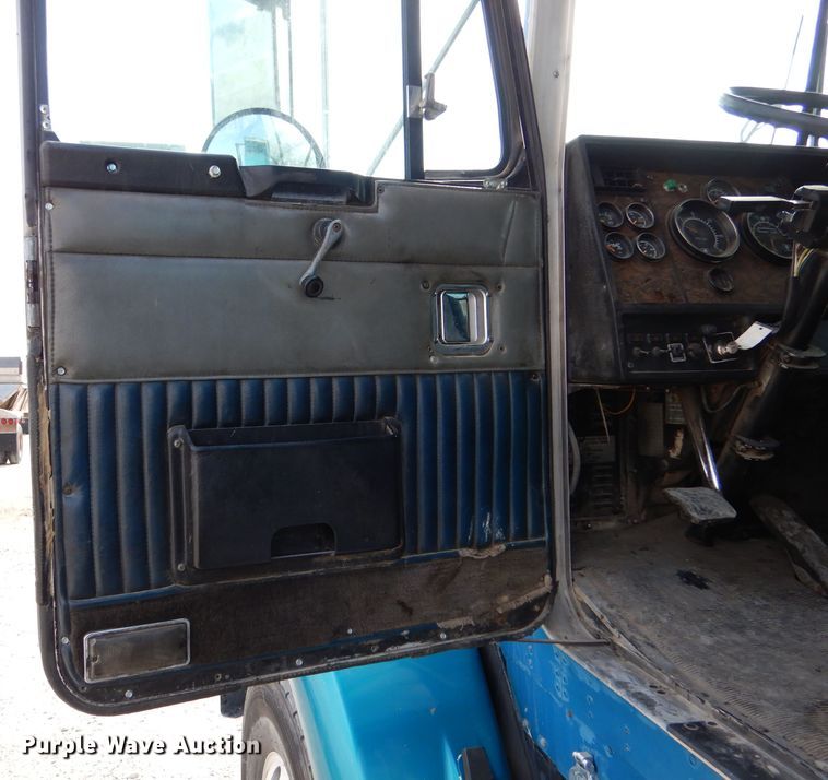 image for item LJ9823 1994 Kenworth T800  dump truck