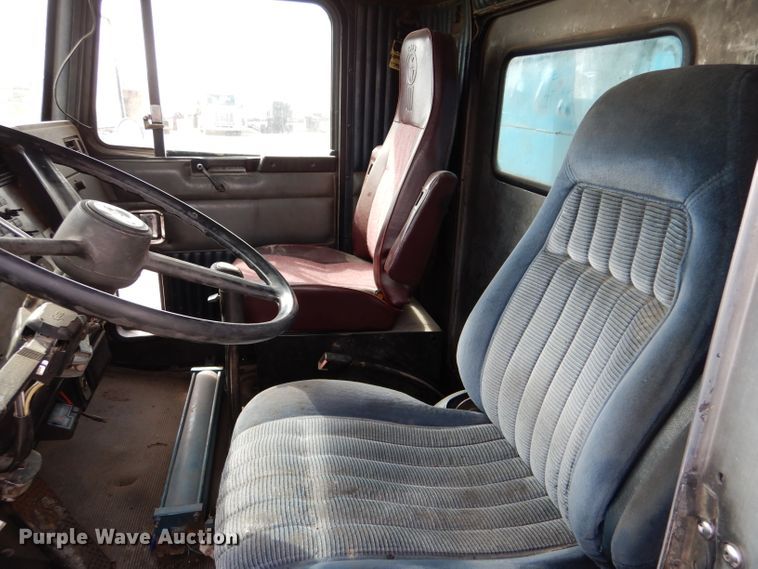 image for item LJ9823 1994 Kenworth T800  dump truck