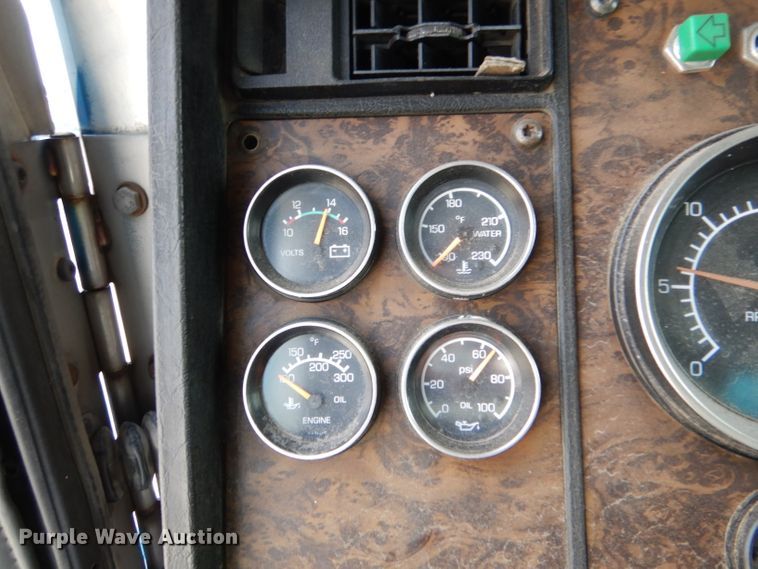 image for item LJ9823 1994 Kenworth T800  dump truck