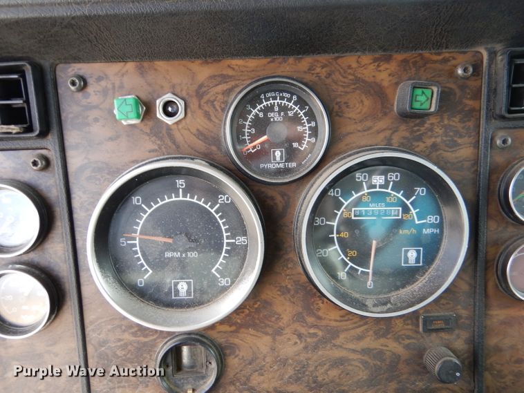 image for item LJ9823 1994 Kenworth T800  dump truck