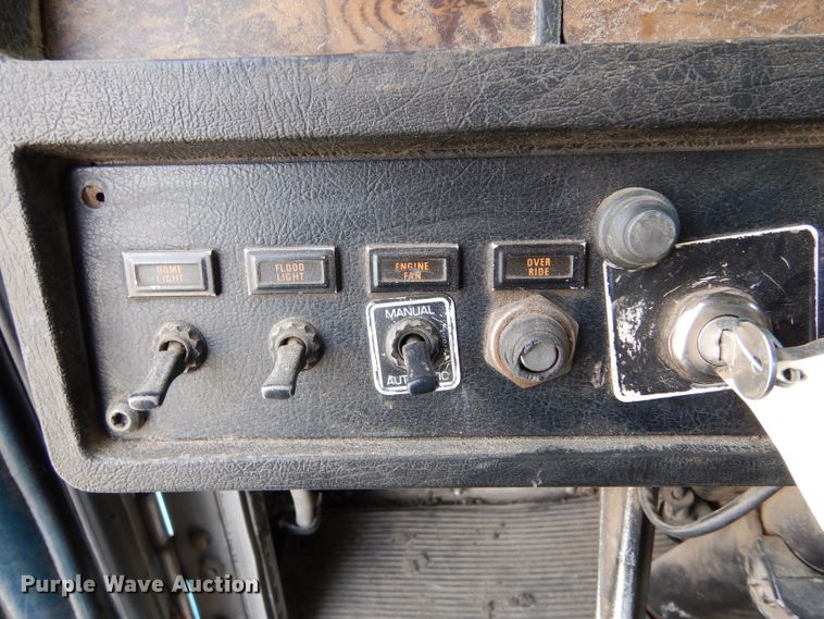 image for item LJ9823 1994 Kenworth T800  dump truck