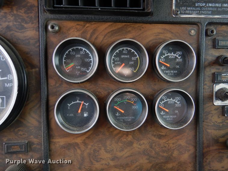 image for item LJ9823 1994 Kenworth T800  dump truck