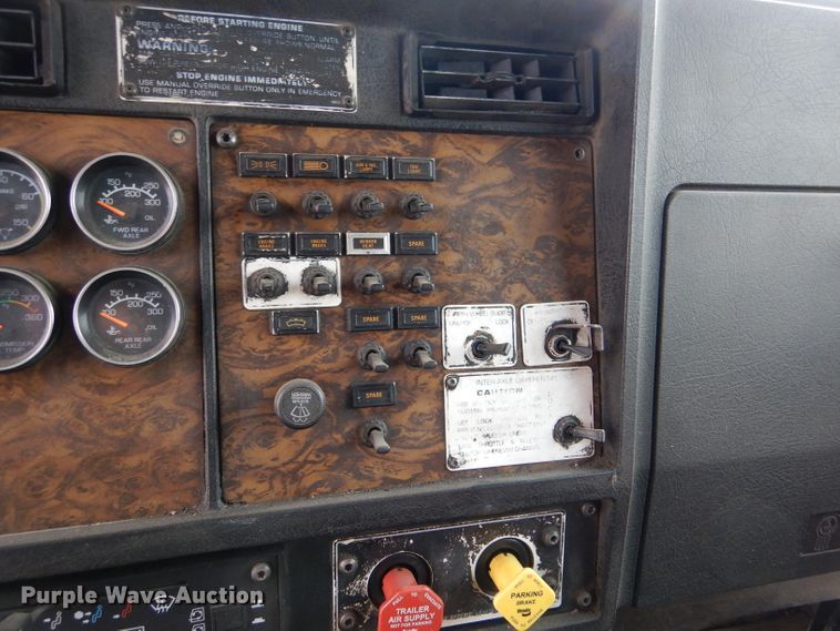 image for item LJ9823 1994 Kenworth T800  dump truck