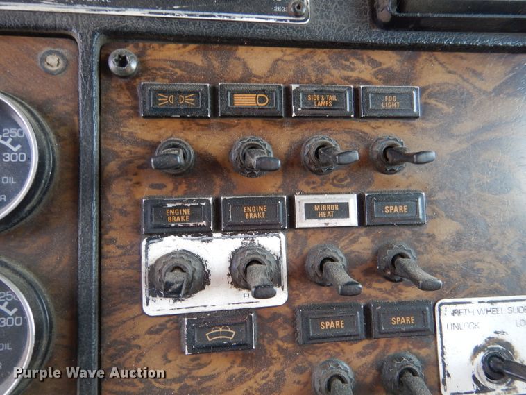 image for item LJ9823 1994 Kenworth T800  dump truck