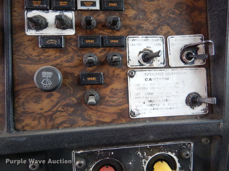 image for item LJ9823 1994 Kenworth T800  dump truck