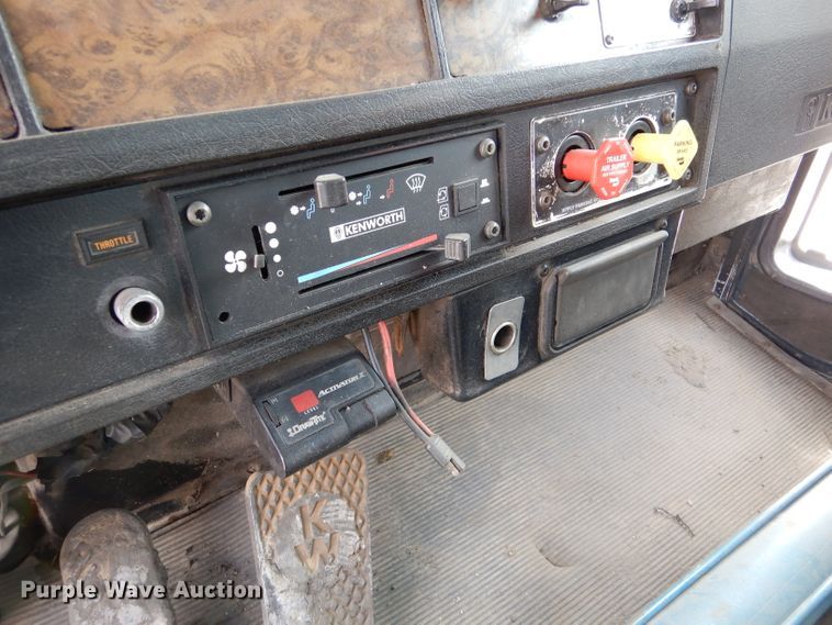 image for item LJ9823 1994 Kenworth T800  dump truck