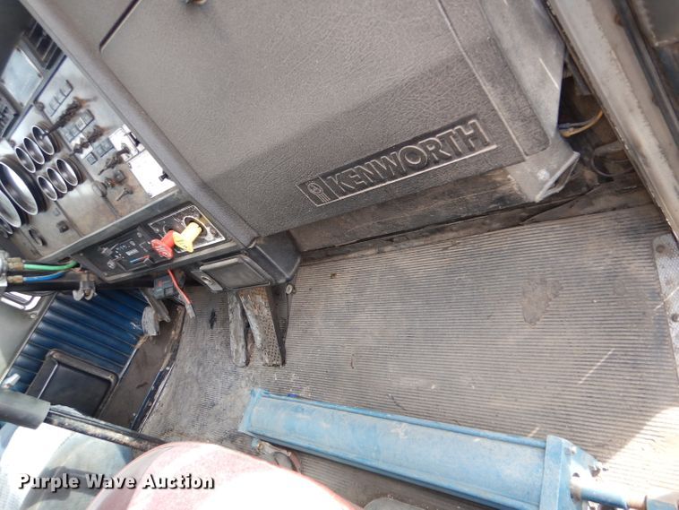 image for item LJ9823 1994 Kenworth T800  dump truck