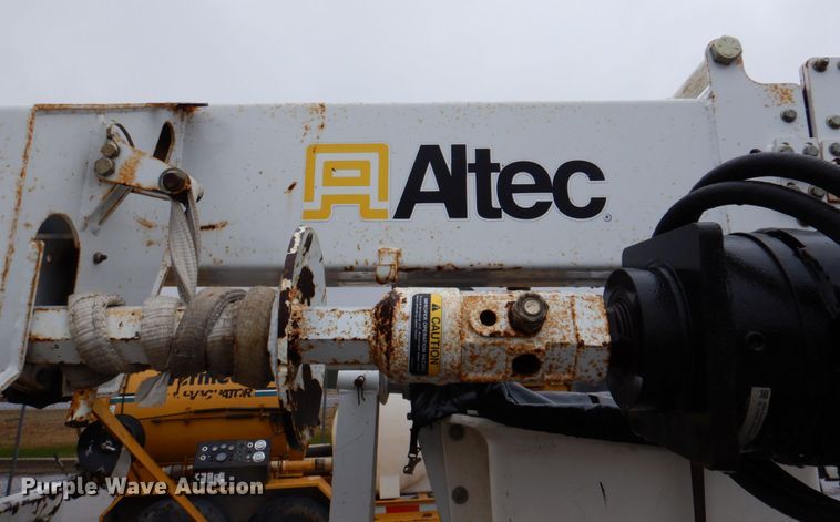 image for item MK9552 2006 Altec DB35  mini digger derrick