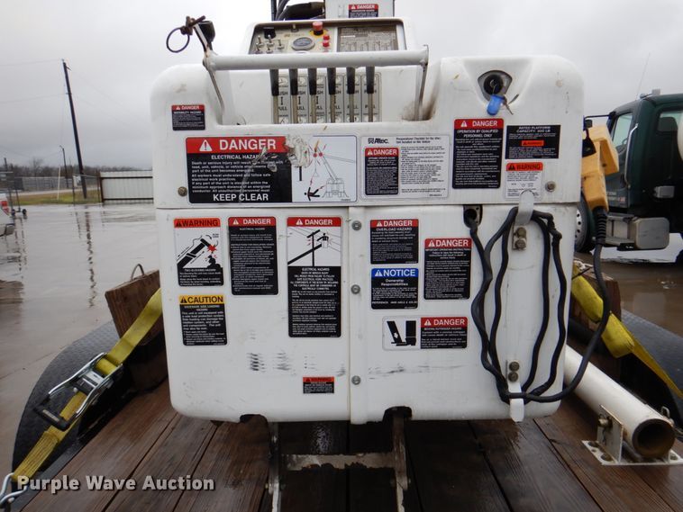 image for item MK9552 2006 Altec DB35  mini digger derrick