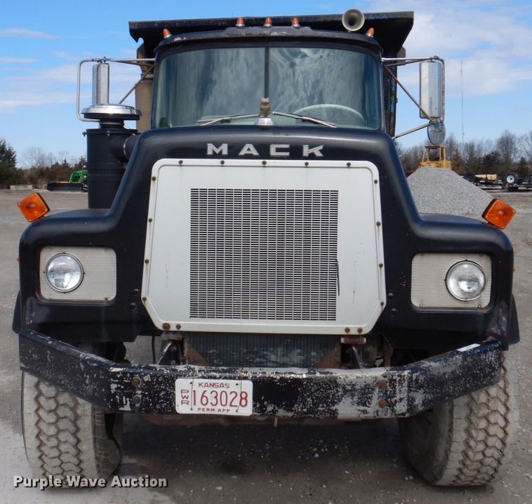 image for item MU9530 1974 Mack RL685LS  dump truck