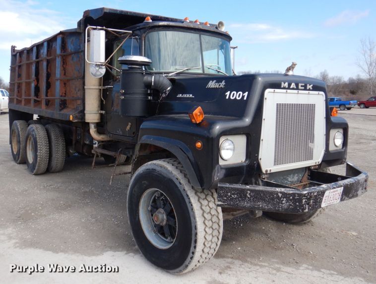 image for item MU9530 1974 Mack RL685LS  dump truck