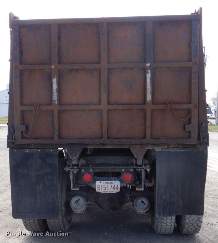 image for item MU9530 1974 Mack RL685LS  dump truck