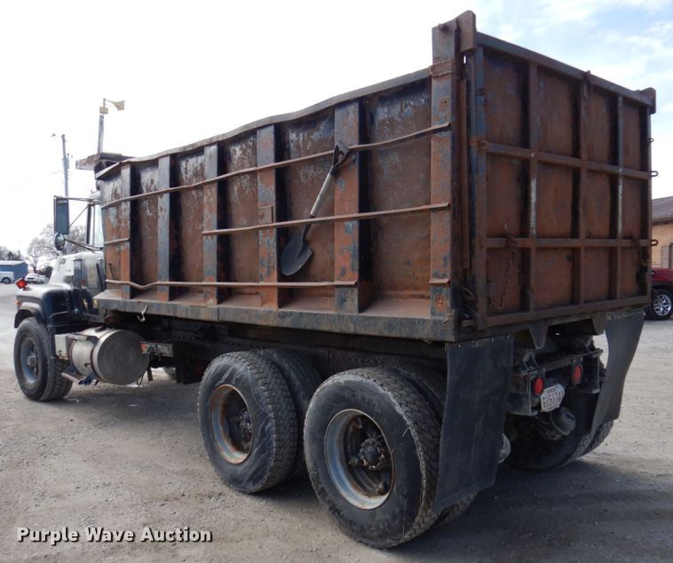 image for item MU9530 1974 Mack RL685LS  dump truck