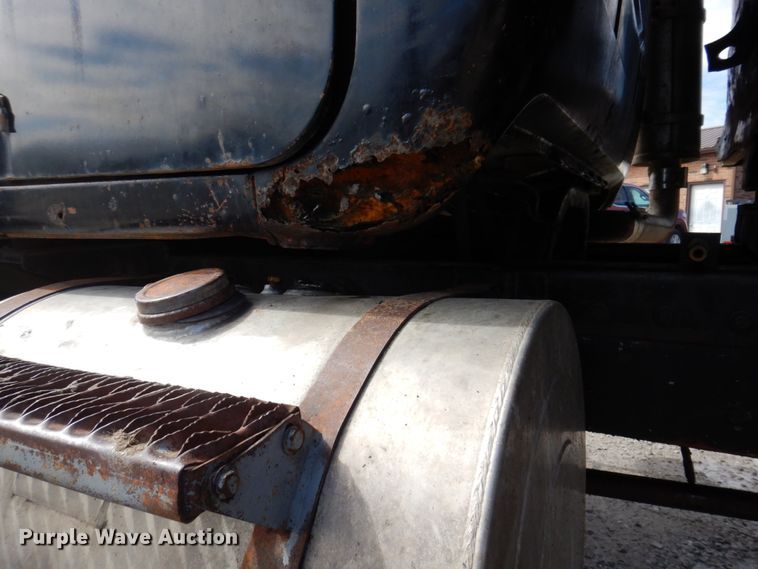 image for item MU9530 1974 Mack RL685LS  dump truck