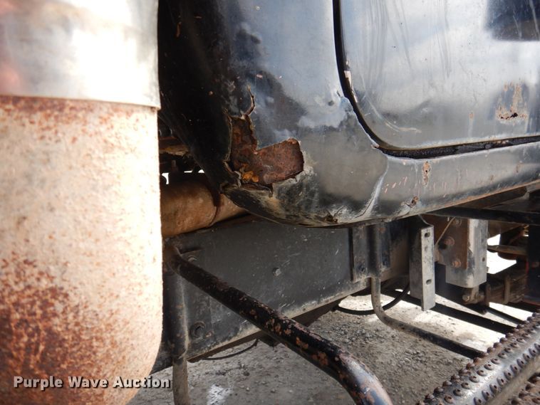 image for item MU9530 1974 Mack RL685LS  dump truck