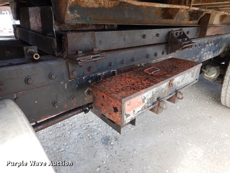 image for item MU9530 1974 Mack RL685LS  dump truck