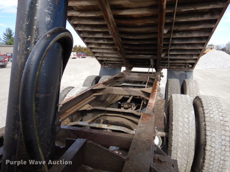 image for item MU9530 1974 Mack RL685LS  dump truck