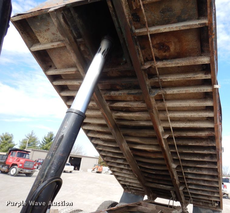 image for item MU9530 1974 Mack RL685LS  dump truck