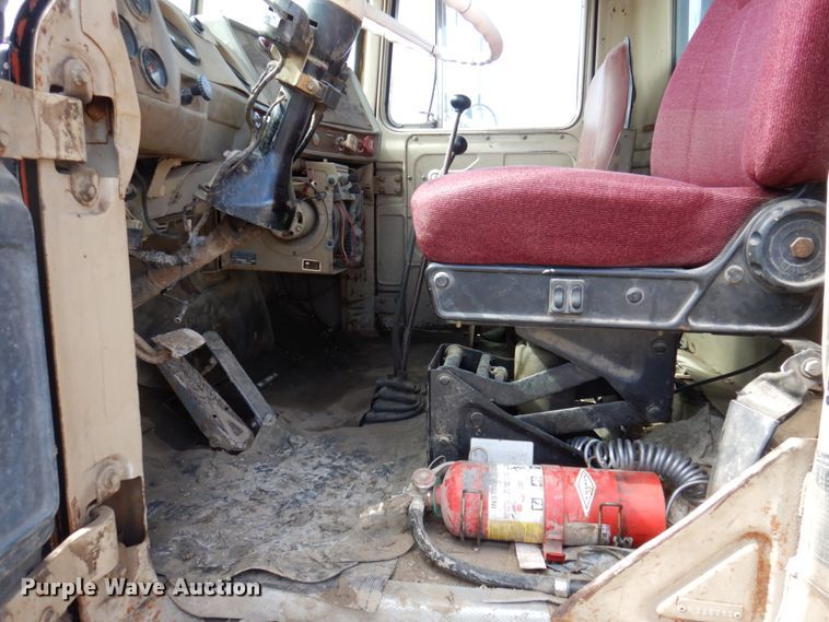 image for item MU9530 1974 Mack RL685LS  dump truck