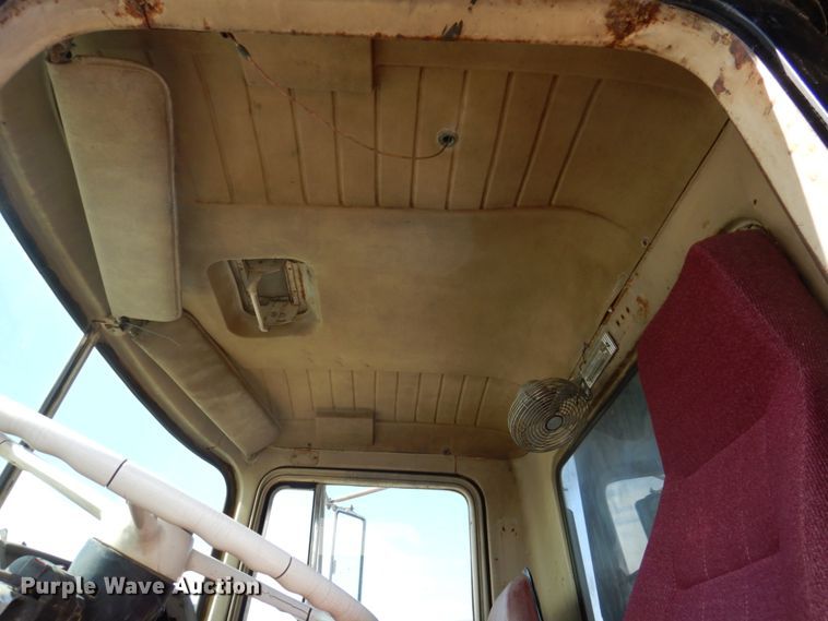 image for item MU9530 1974 Mack RL685LS  dump truck