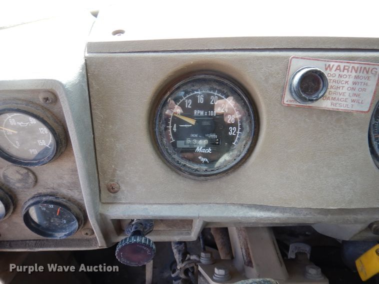 image for item MU9530 1974 Mack RL685LS  dump truck