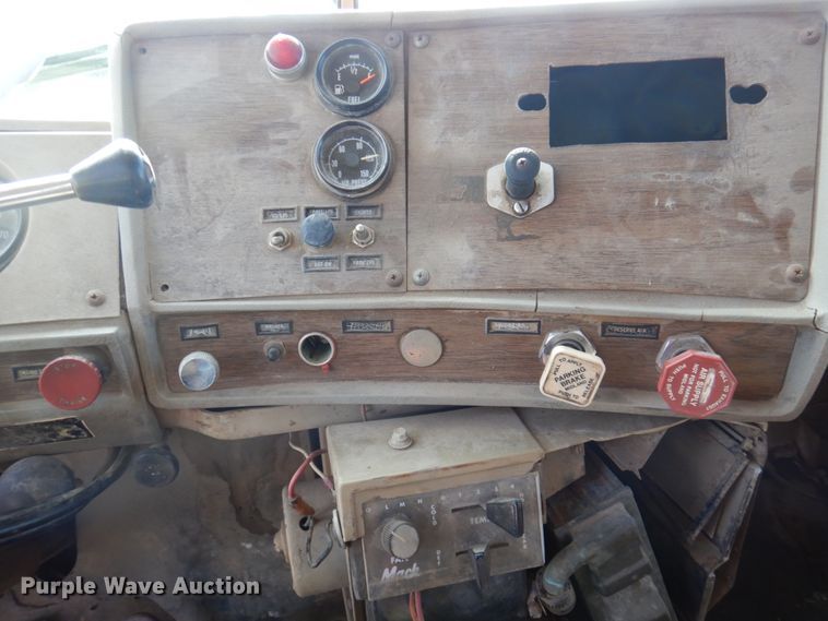 image for item MU9530 1974 Mack RL685LS  dump truck