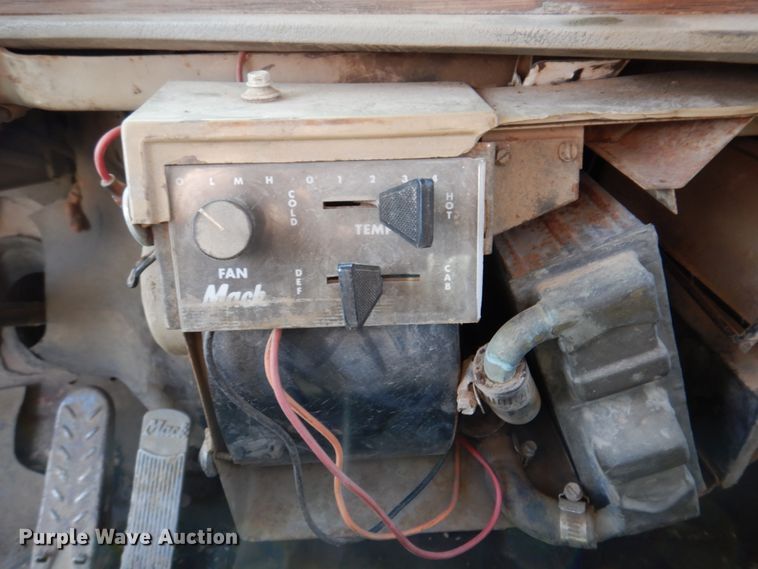 image for item MU9530 1974 Mack RL685LS  dump truck